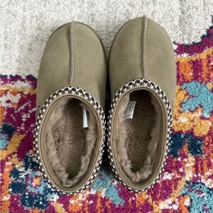 UGG Tasman Size 1 - Like new but small red mark shown in pictures.